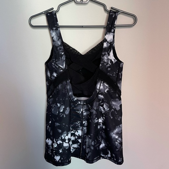 Lululemon top with build in bra - Picture 2 of 3